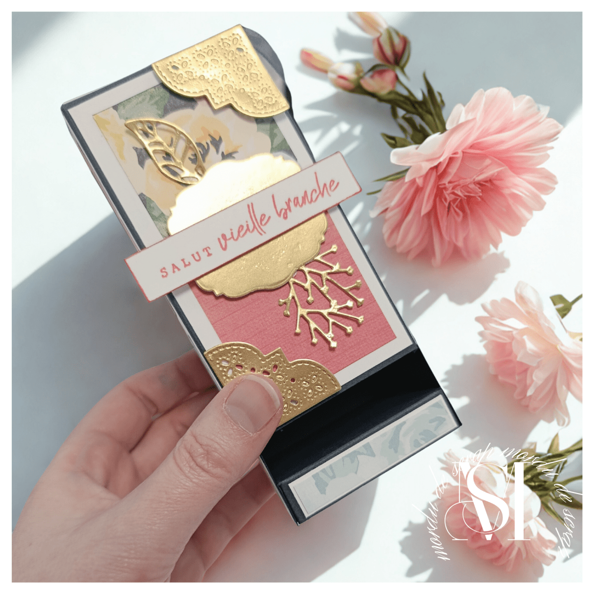 DISTRIBUTEUR DE CONFISERIES